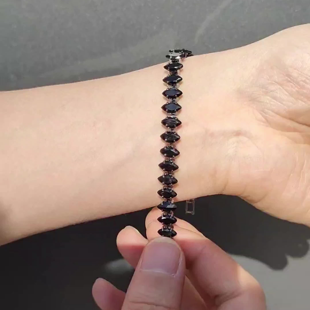 Elegáns onyx és réz karkötő