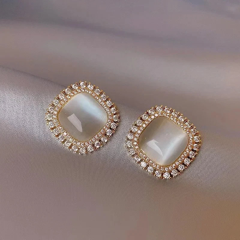 Elegáns, szögletes opál és cirkónia fülbevalók