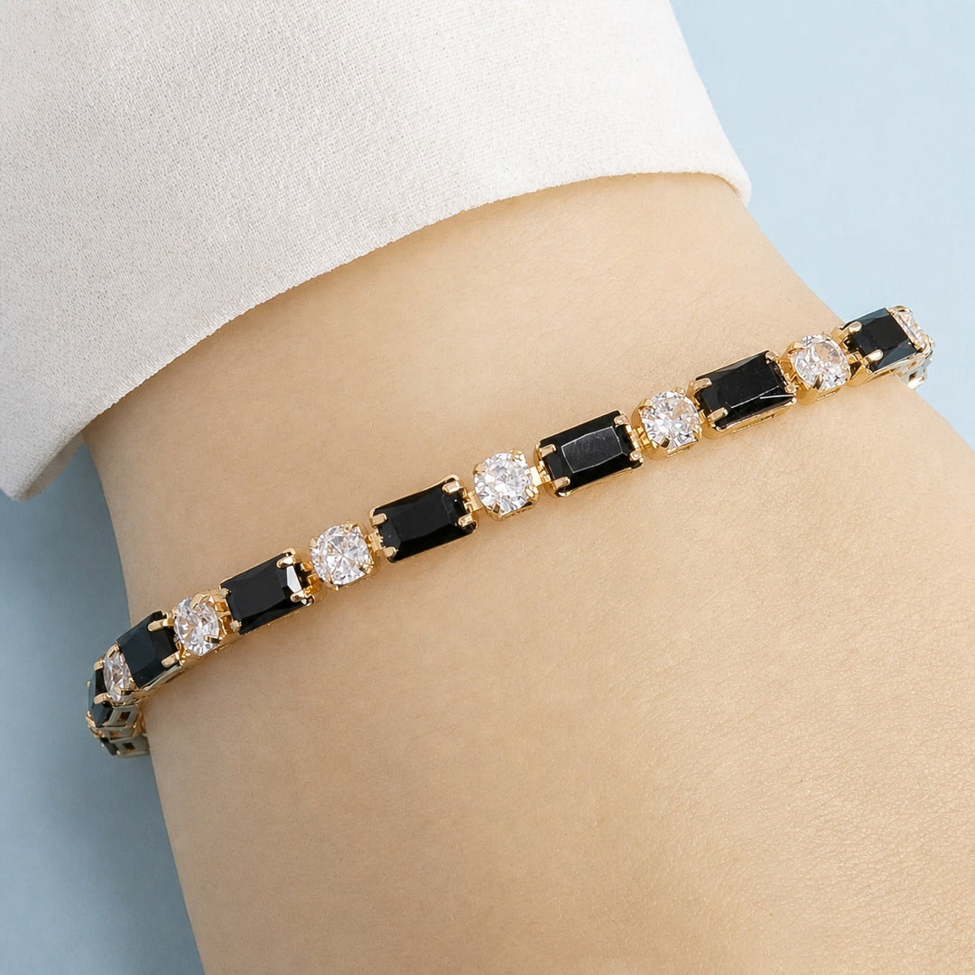 Elegáns Arany és Onyx Karkötő