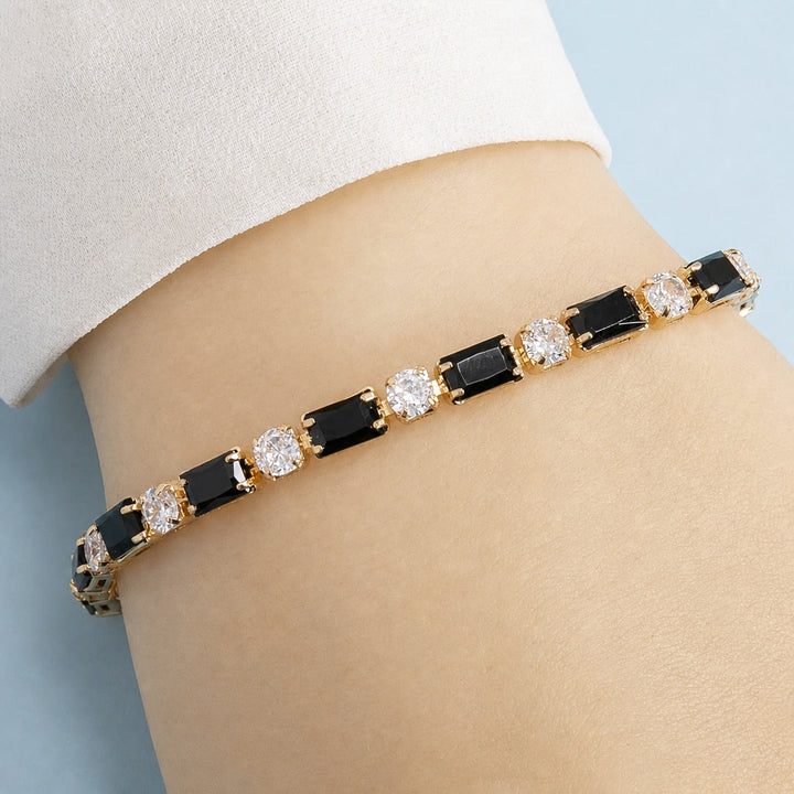 Elegáns Arany és Onyx Karkötő